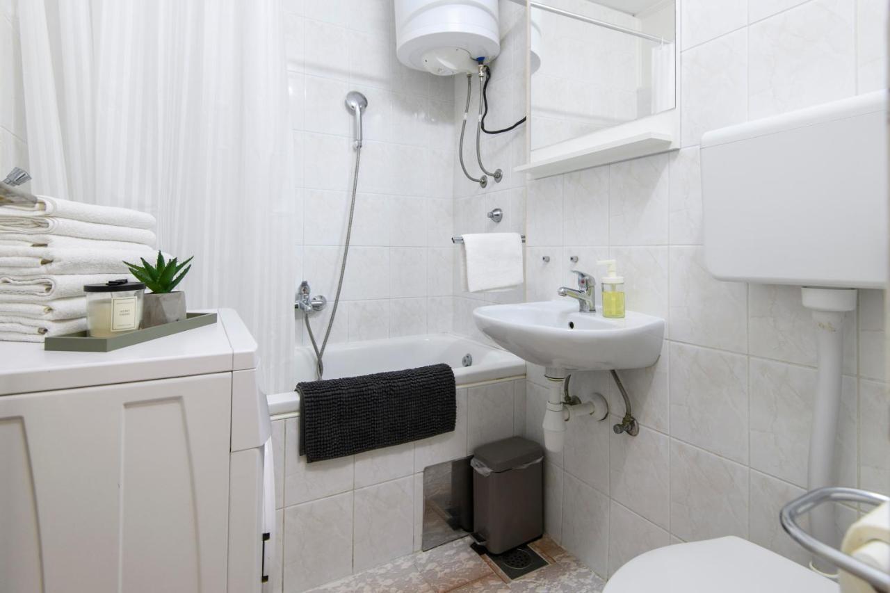Green Door Apartment สปลิท ภายนอก รูปภาพ